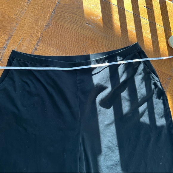 LL Bean women's black cropped pants 3x, great condition, smoke free home. - Picture 5 of 11